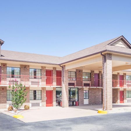 Super 8 By Wyndham Clinton Hotel Екстериор снимка